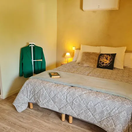 Holiday home Escapade Champ'etre 6 A 8 Personnes Et Escape Game Saint-Cyr-les-Vignes